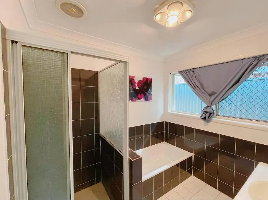 Cheerful 5 Bedroom Holiday Destination Browns Plains